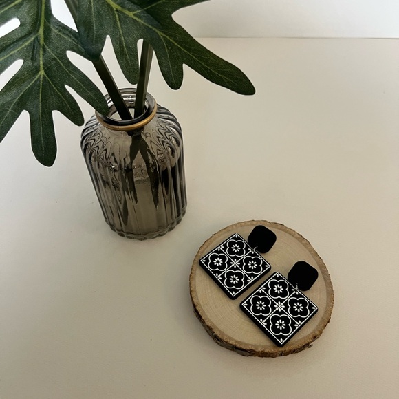 Classic Black & White Tile Flower Pattern Dangle Earrings -Elegant Drop Earrings - Picture 3 of 10